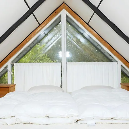 8 Person In Fur-by Traum Fur