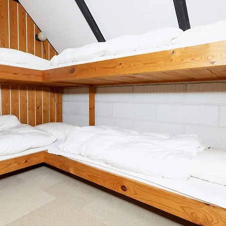 8 Person In Fur-by Traum *