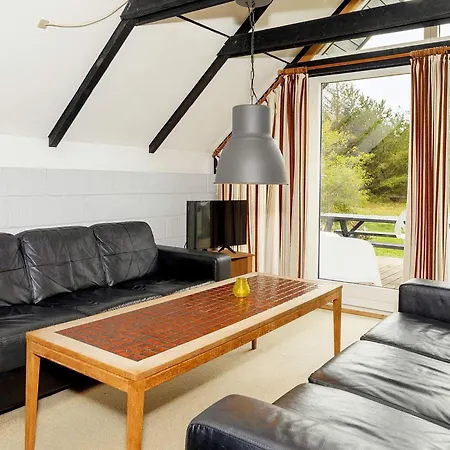 8 Person In Fur-by Traum Fur