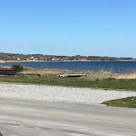 8 Person In Fur-by Traum Fur